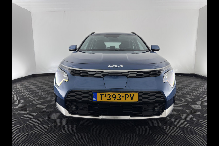 Kia Niro EV DynamicLine 64.8 kWh [3-Fase-11kW] {SoH-99%} (INCL-BTW) Aut. *LEATHER-FABRIC | ADAPTIVE-CRUISE | NAVI-FULLMAP | LANE-ASSIST | DIGI-COCKPIT | KEYLESS | CAMERA | DAB | COMFORTSEATS | SHIFTPADDLES | ECC | PDC | CARPLAY | 17''ALU*