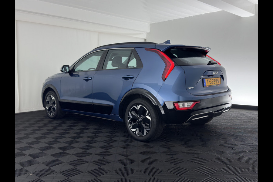 Kia Niro EV DynamicLine 64.8 kWh [3-Fase-11kW] {SoH-99%} (INCL-BTW) Aut. *LEATHER-FABRIC | ADAPTIVE-CRUISE | NAVI-FULLMAP | LANE-ASSIST | DIGI-COCKPIT | KEYLESS | CAMERA | DAB | COMFORTSEATS | SHIFTPADDLES | ECC | PDC | CARPLAY | 17''ALU*