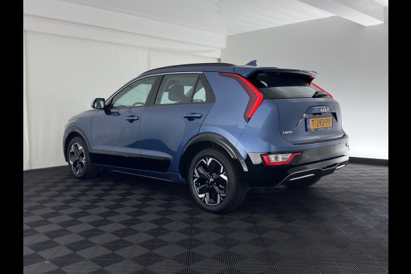 Kia Niro EV DynamicLine 64.8 kWh [3-Fase-11kW] {SoH-99%} (INCL-BTW) Aut. *LEATHER-FABRIC | ADAPTIVE-CRUISE | NAVI-FULLMAP | LANE-ASSIST | DIGI-COCKPIT | KEYLESS | CAMERA | DAB | COMFORTSEATS | SHIFTPADDLES | ECC | PDC | CARPLAY | 17''ALU*
