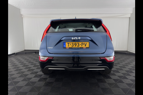 Kia Niro EV DynamicLine 64.8 kWh [3-Fase-11kW] {SoH-99%} (INCL-BTW) Aut. *LEATHER-FABRIC | ADAPTIVE-CRUISE | NAVI-FULLMAP | LANE-ASSIST | DIGI-COCKPIT | KEYLESS | CAMERA | DAB | COMFORTSEATS | SHIFTPADDLES | ECC | PDC | CARPLAY | 17''ALU*