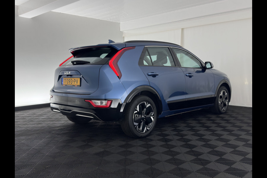 Kia Niro EV DynamicLine 64.8 kWh [3-Fase-11kW] {SoH-99%} (INCL-BTW) Aut. *LEATHER-FABRIC | ADAPTIVE-CRUISE | NAVI-FULLMAP | LANE-ASSIST | DIGI-COCKPIT | KEYLESS | CAMERA | DAB | COMFORTSEATS | SHIFTPADDLES | ECC | PDC | CARPLAY | 17''ALU*