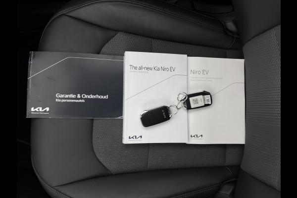 Kia Niro EV DynamicLine 64.8 kWh [3-Fase-11kW] {SoH-99%} (INCL-BTW) Aut. *LEATHER-FABRIC | ADAPTIVE-CRUISE | NAVI-FULLMAP | LANE-ASSIST | DIGI-COCKPIT | KEYLESS | CAMERA | DAB | COMFORTSEATS | SHIFTPADDLES | ECC | PDC | CARPLAY | 17''ALU*