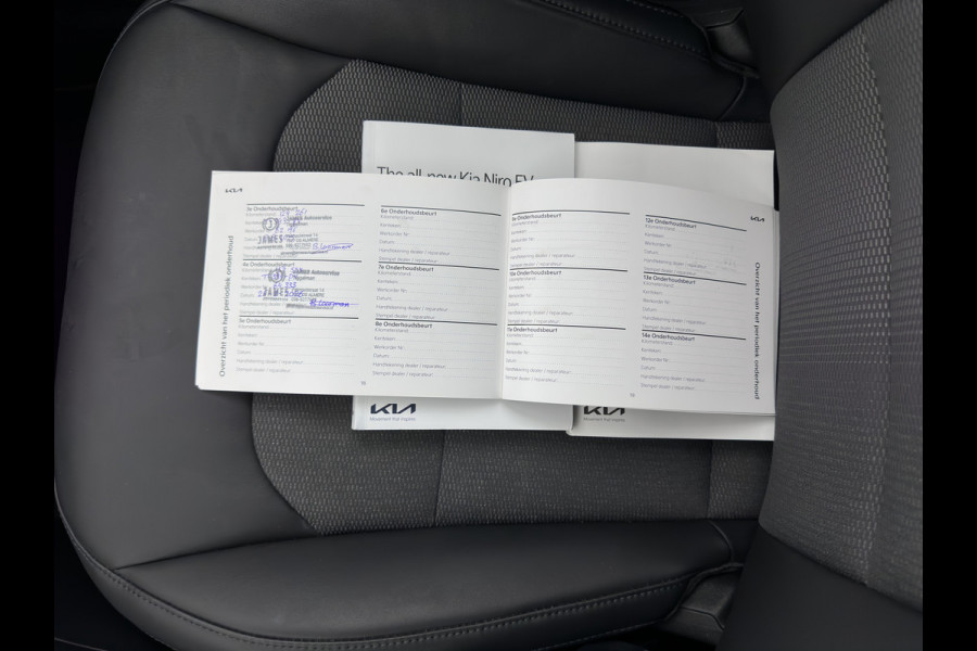 Kia Niro EV DynamicLine 64.8 kWh [3-Fase-11kW] {SoH-99%} (INCL-BTW) Aut. *LEATHER-FABRIC | ADAPTIVE-CRUISE | NAVI-FULLMAP | LANE-ASSIST | DIGI-COCKPIT | KEYLESS | CAMERA | DAB | COMFORTSEATS | SHIFTPADDLES | ECC | PDC | CARPLAY | 17''ALU*