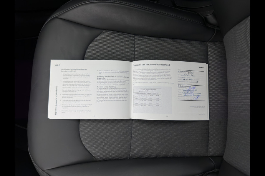 Kia Niro EV DynamicLine 64.8 kWh [3-Fase-11kW] {SoH-99%} (INCL-BTW) Aut. *LEATHER-FABRIC | ADAPTIVE-CRUISE | NAVI-FULLMAP | LANE-ASSIST | DIGI-COCKPIT | KEYLESS | CAMERA | DAB | COMFORTSEATS | SHIFTPADDLES | ECC | PDC | CARPLAY | 17''ALU*