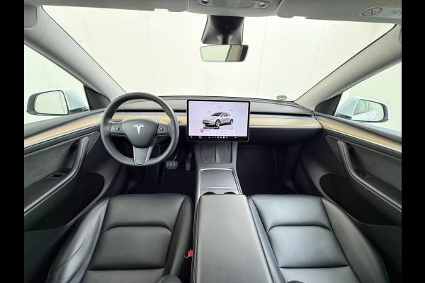 Tesla Model Y RWD 300PK SOH 90% Trekhaak Warmtepomp LFP-Accu Premium-Audio AMD Ryzen™ Camera's Navi Ecc Led Lmv 19" Privacy Glas Leder Stoel+Stuurverwarming Panoramadak Bluetooth Elek.Achterklep 1.600KG Trekgewicht 1e Eigenaar Origineel Nederlandse Auto