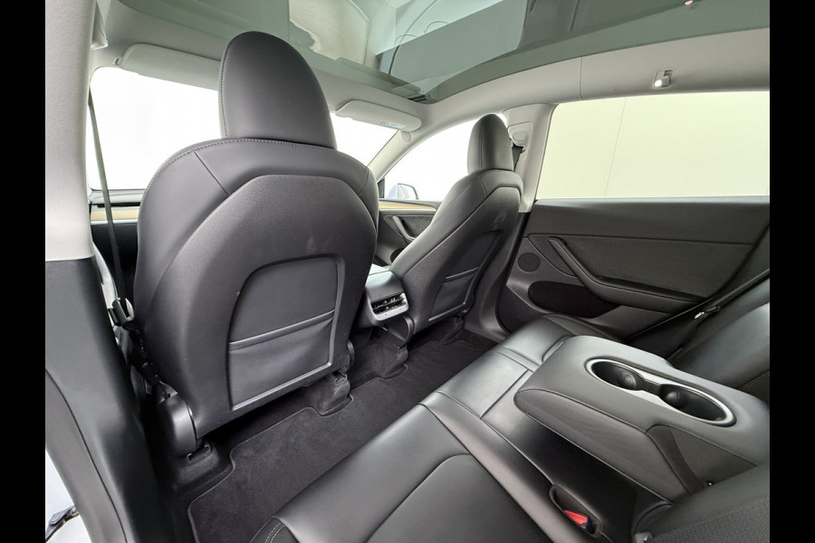 Tesla Model Y RWD 300PK SOH 90% Trekhaak Warmtepomp LFP-Accu Premium-Audio AMD Ryzen™ Camera's Navi Ecc Led Lmv 19" Privacy Glas Leder Stoel+Stuurverwarming Panoramadak Bluetooth Elek.Achterklep 1.600KG Trekgewicht 1e Eigenaar Origineel Nederlandse Auto