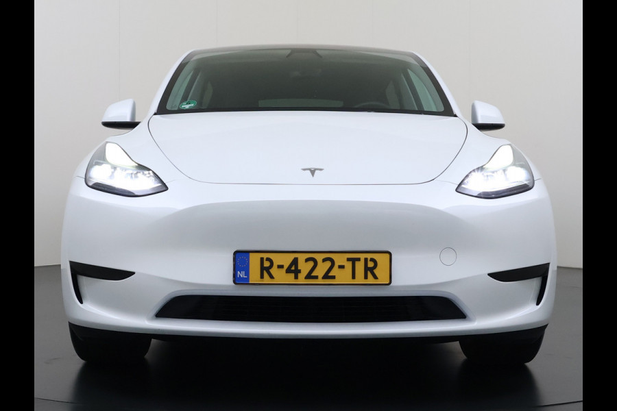 Tesla Model Y RWD 300PK SOH 90% Trekhaak Warmtepomp LFP-Accu Premium-Audio AMD Ryzen™ Camera's Navi Ecc Led Lmv 19" Privacy Glas Leder Stoel+Stuurverwarming Panoramadak Bluetooth Elek.Achterklep 1.600KG Trekgewicht 1e Eigenaar Origineel Nederlandse Auto
