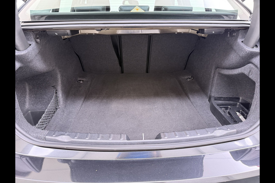 BMW 3-serie 320i 184PK AUT-8 Trekhaak Navi-Pro Ecc Cruise Control Executive Led Lmv 18" I-Drive Regen-Lichtsensor Isofix 1.800KG Trekgewicht Origineel Nederlandse Auto