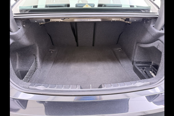 BMW 3-serie 320i 184PK AUT-8 Trekhaak Navi-Pro Ecc Cruise Control Executive Led Lmv 18" I-Drive Regen-Lichtsensor Isofix 1.800KG Trekgewicht Origineel Nederlandse Auto