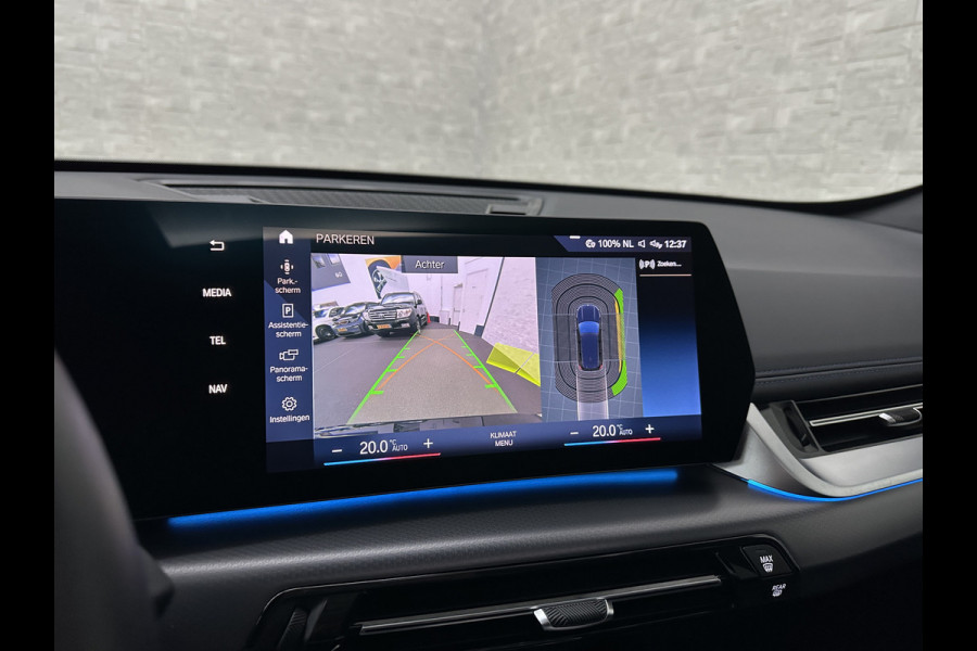 BMW X1 sDrive18i M-Sport | Panorama | Trekhaak | Origineel Nederlands | Sfeerverlichting | Carplay | 19 inch | Getint Glas | DAB | Sportstoelen | Camera | Autom. Achterklep |