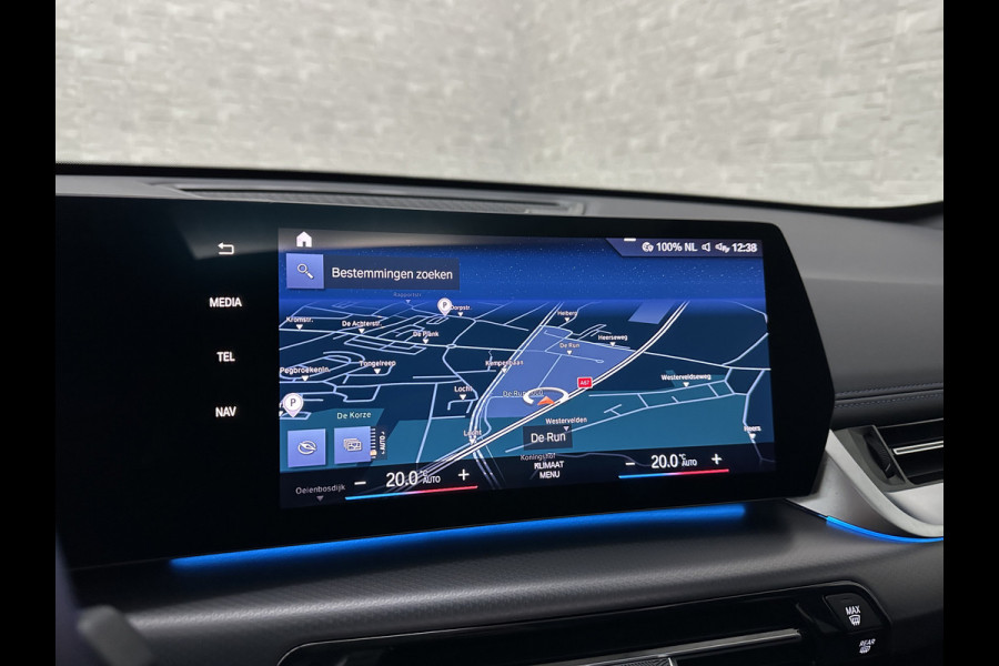BMW X1 sDrive18i M-Sport | Panorama | Trekhaak | Origineel Nederlands | Sfeerverlichting | Carplay | 19 inch | Getint Glas | DAB | Sportstoelen | Camera | Autom. Achterklep |