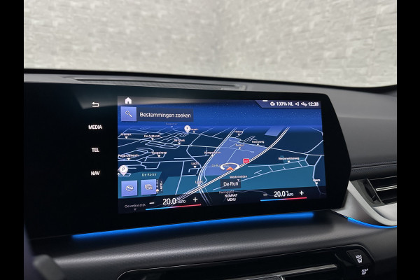BMW X1 sDrive18i M-Sport | Panorama | Trekhaak | Origineel Nederlands | Sfeerverlichting | Carplay | 19 inch | Getint Glas | DAB | Sportstoelen | Camera | Autom. Achterklep |
