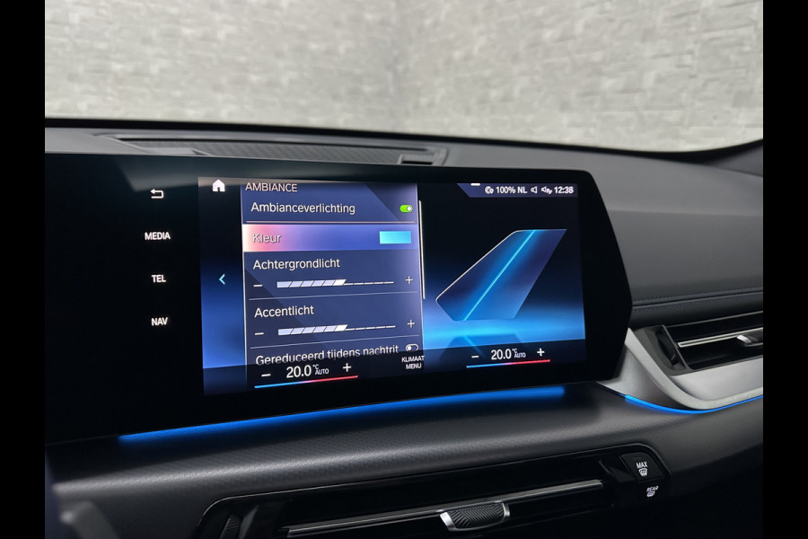 BMW X1 sDrive18i M-Sport | Panorama | Trekhaak | Origineel Nederlands | Sfeerverlichting | Carplay | 19 inch | Getint Glas | DAB | Sportstoelen | Camera | Autom. Achterklep |