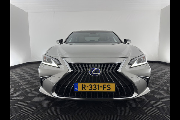Lexus ES 300h Business Line (INCL-BTW) Aut. *PANO | LEATHER | FULL-LED | ADAPTIVE-CRUISE | BLINDSPOT | KEYLESS | CAMERA | HEATED-COMFORTSEATS | NAVI-FULLMAP | PRIVACY-GLASS | SHIFTPADDLES | ECC | PDC | 18''ALU*