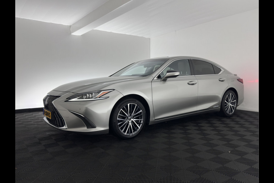 Lexus ES 300h Business Line (INCL-BTW) Aut. *PANO | LEATHER | FULL-LED | ADAPTIVE-CRUISE | BLINDSPOT | KEYLESS | CAMERA | HEATED-COMFORTSEATS | NAVI-FULLMAP | PRIVACY-GLASS | SHIFTPADDLES | ECC | PDC | 18''ALU*