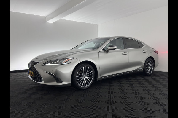 Lexus ES 300h Business Line (INCL-BTW) Aut. *PANO | LEATHER | FULL-LED | ADAPTIVE-CRUISE | BLINDSPOT | KEYLESS | CAMERA | HEATED-COMFORTSEATS | NAVI-FULLMAP | PRIVACY-GLASS | SHIFTPADDLES | ECC | PDC | 18''ALU*