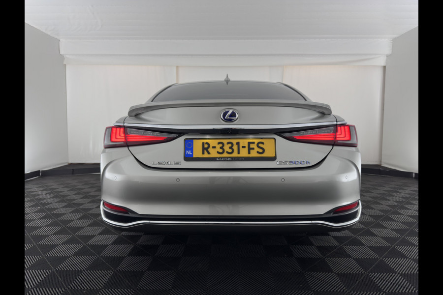 Lexus ES 300h Business Line (INCL-BTW) Aut. *PANO | LEATHER | FULL-LED | ADAPTIVE-CRUISE | BLINDSPOT | KEYLESS | CAMERA | HEATED-COMFORTSEATS | NAVI-FULLMAP | PRIVACY-GLASS | SHIFTPADDLES | ECC | PDC | 18''ALU*