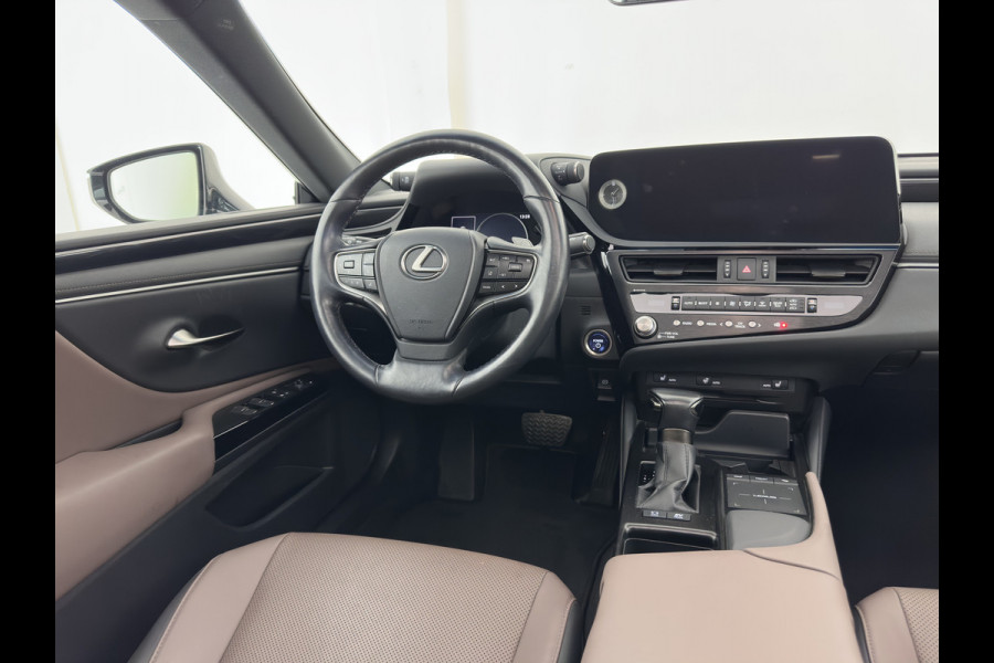Lexus ES 300h Business Line (INCL-BTW) Aut. *PANO | LEATHER | FULL-LED | ADAPTIVE-CRUISE | BLINDSPOT | KEYLESS | CAMERA | HEATED-COMFORTSEATS | NAVI-FULLMAP | PRIVACY-GLASS | SHIFTPADDLES | ECC | PDC | 18''ALU*
