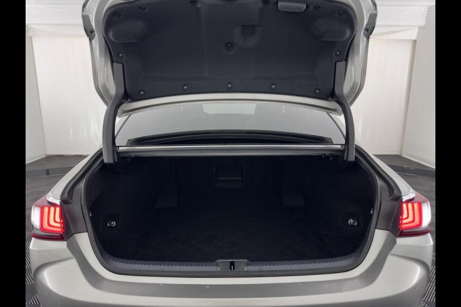 Lexus ES 300h Business Line (INCL-BTW) Aut. *PANO | LEATHER | FULL-LED | ADAPTIVE-CRUISE | BLINDSPOT | KEYLESS | CAMERA | HEATED-COMFORTSEATS | NAVI-FULLMAP | PRIVACY-GLASS | SHIFTPADDLES | ECC | PDC | 18''ALU*