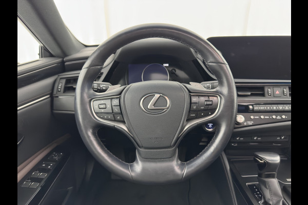 Lexus ES 300h Business Line (INCL-BTW) Aut. *PANO | LEATHER | FULL-LED | ADAPTIVE-CRUISE | BLINDSPOT | KEYLESS | CAMERA | HEATED-COMFORTSEATS | NAVI-FULLMAP | PRIVACY-GLASS | SHIFTPADDLES | ECC | PDC | 18''ALU*