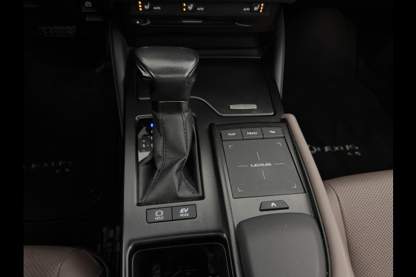 Lexus ES 300h Business Line (INCL-BTW) Aut. *PANO | LEATHER | FULL-LED | ADAPTIVE-CRUISE | BLINDSPOT | KEYLESS | CAMERA | HEATED-COMFORTSEATS | NAVI-FULLMAP | PRIVACY-GLASS | SHIFTPADDLES | ECC | PDC | 18''ALU*