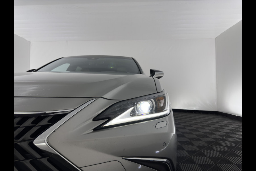 Lexus ES 300h Business Line (INCL-BTW) Aut. *PANO | LEATHER | FULL-LED | ADAPTIVE-CRUISE | BLINDSPOT | KEYLESS | CAMERA | HEATED-COMFORTSEATS | NAVI-FULLMAP | PRIVACY-GLASS | SHIFTPADDLES | ECC | PDC | 18''ALU*