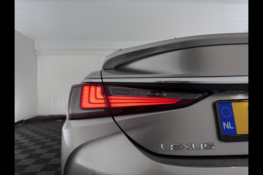 Lexus ES 300h Business Line (INCL-BTW) Aut. *PANO | LEATHER | FULL-LED | ADAPTIVE-CRUISE | BLINDSPOT | KEYLESS | CAMERA | HEATED-COMFORTSEATS | NAVI-FULLMAP | PRIVACY-GLASS | SHIFTPADDLES | ECC | PDC | 18''ALU*