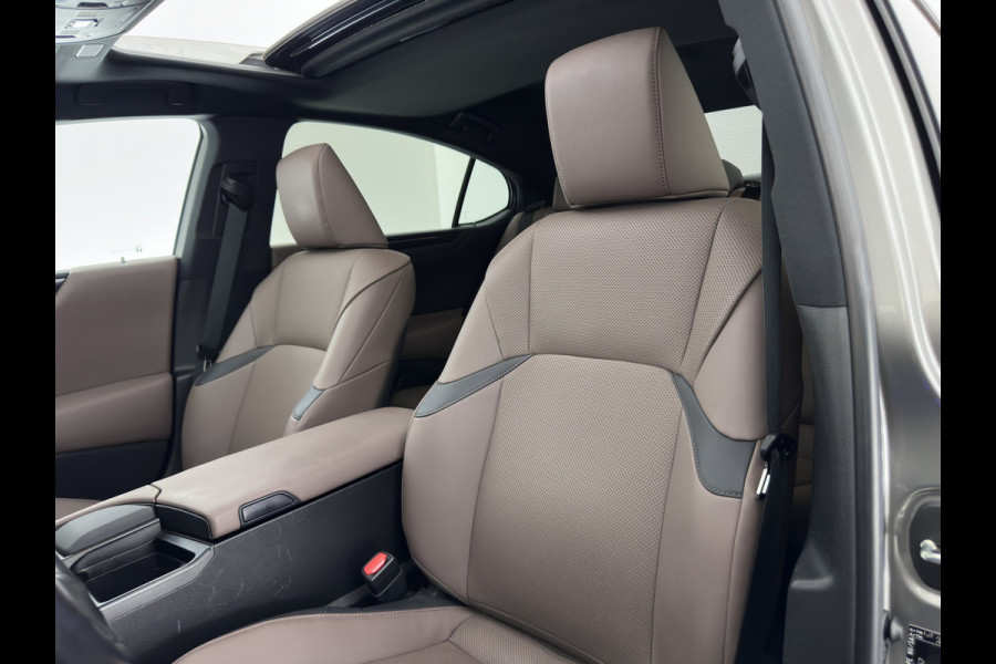 Lexus ES 300h Business Line (INCL-BTW) Aut. *PANO | LEATHER | FULL-LED | ADAPTIVE-CRUISE | BLINDSPOT | KEYLESS | CAMERA | HEATED-COMFORTSEATS | NAVI-FULLMAP | PRIVACY-GLASS | SHIFTPADDLES | ECC | PDC | 18''ALU*