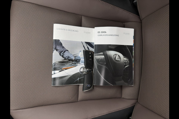 Lexus ES 300h Business Line (INCL-BTW) Aut. *PANO | LEATHER | FULL-LED | ADAPTIVE-CRUISE | BLINDSPOT | KEYLESS | CAMERA | HEATED-COMFORTSEATS | NAVI-FULLMAP | PRIVACY-GLASS | SHIFTPADDLES | ECC | PDC | 18''ALU*