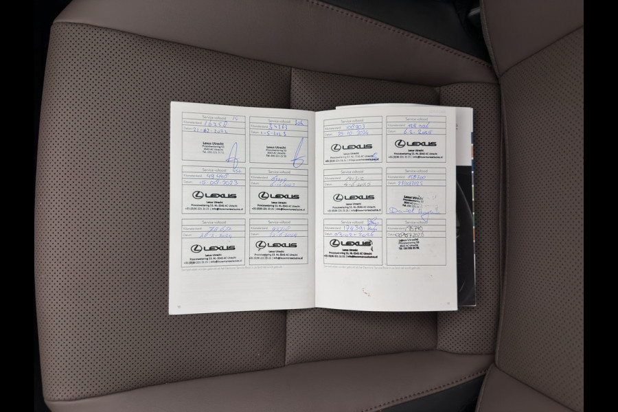 Lexus ES 300h Business Line (INCL-BTW) Aut. *PANO | LEATHER | FULL-LED | ADAPTIVE-CRUISE | BLINDSPOT | KEYLESS | CAMERA | HEATED-COMFORTSEATS | NAVI-FULLMAP | PRIVACY-GLASS | SHIFTPADDLES | ECC | PDC | 18''ALU*