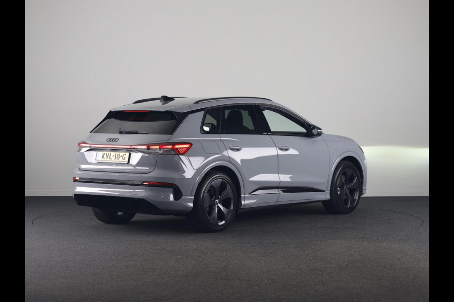 Audi Q4 e-tron S edition performance 82 kWh 286pk | Nieuw model | Per begin december beschikbaar | Keyless | 20 inch Lichtmetalen velgen | Trekhaak | Matrix led | Stoelverwarming