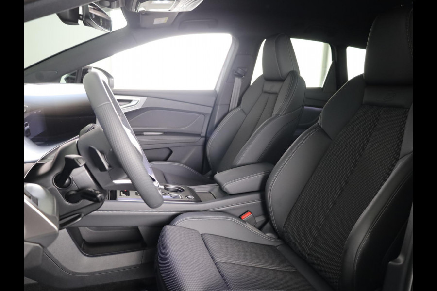 Audi Q4 e-tron S edition performance 82 kWh 286pk | Nieuw model | Per begin december beschikbaar | Keyless | 20 inch Lichtmetalen velgen | Trekhaak | Matrix led | Stoelverwarming