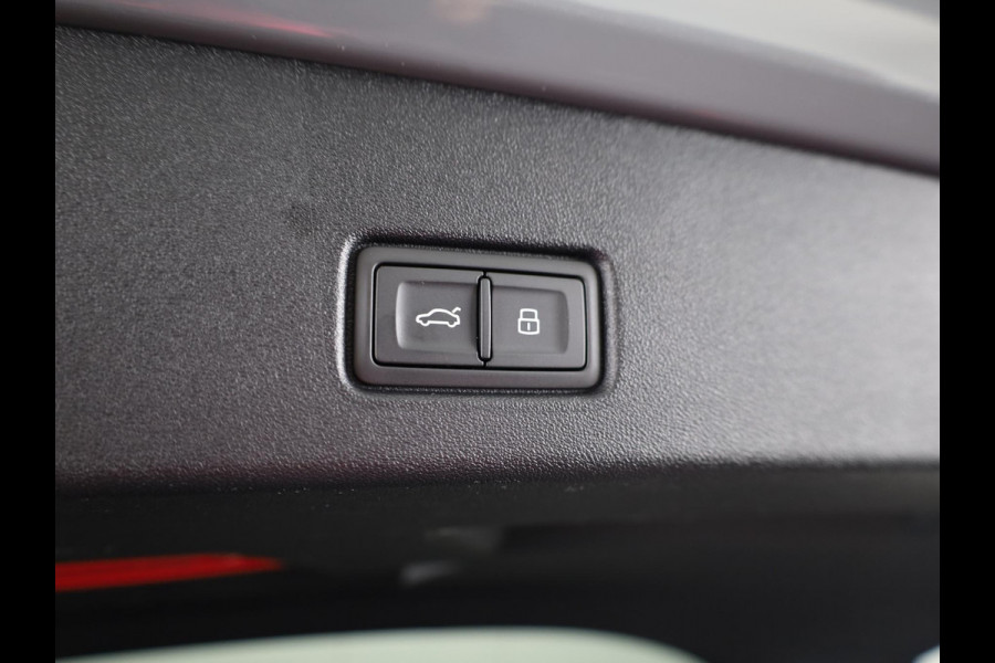 Audi Q4 e-tron S edition performance 82 kWh 286pk | Nieuw model | Per begin december beschikbaar | Keyless | 20 inch Lichtmetalen velgen | Trekhaak | Matrix led | Stoelverwarming