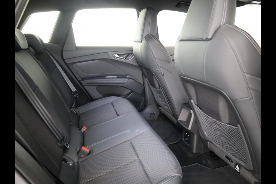 Audi Q4 e-tron S edition performance 82 kWh 286pk | Nieuw model | Per begin december beschikbaar | Keyless | 20 inch Lichtmetalen velgen | Trekhaak | Matrix led | Stoelverwarming