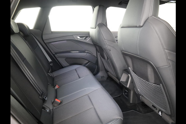 Audi Q4 e-tron S edition performance 82 kWh 286pk | Nieuw model | Per begin december beschikbaar | Keyless | 20 inch Lichtmetalen velgen | Trekhaak | Matrix led | Stoelverwarming
