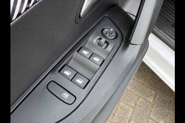 Peugeot e-2008 EV Allure 54 kWh Parkeerhulp/Carplay-Android-auto/Warmtepomp/Cruise-control