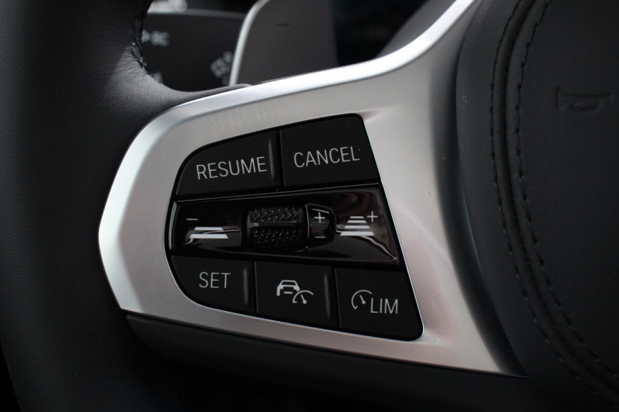 BMW X3 xDrive30e Hybrid M-Sport High Executive Leder Panoramisch Schuifdak Hifi Camera 360 Active Cruise Control Climate Control Parkeer sensoren Lichtmetalen Velgen