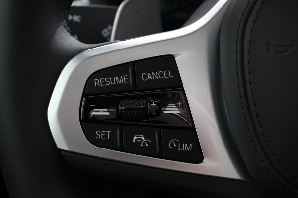 BMW X3 xDrive30e Hybrid M-Sport High Executive Leder Panoramisch Schuifdak Hifi Camera 360 Active Cruise Control Climate Control Parkeer sensoren Lichtmetalen Velgen