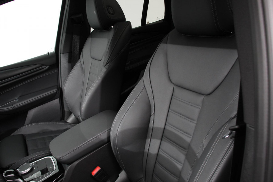 BMW X3 xDrive30e Hybrid M-Sport High Executive Leder Panoramisch Schuifdak Hifi Camera 360 Active Cruise Control Climate Control Parkeer sensoren Lichtmetalen Velgen