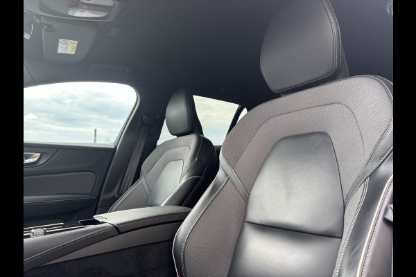 Volvo V60 2.0 T8 Plug-in hybrid AWD Plus Dark | Zwenkbare trekhaak | Adaptieve cruise | Memory  | Blis | Harman Kardon |