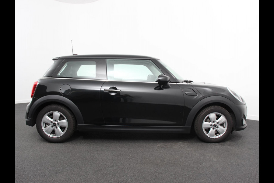 MINI Cooper 1.5 3-Deurs 136pk Automaat Essential Trim Climate control Navigatie Cruise control LED Parkeersensoren Apple carplay/ Android Auto Lichtmetalen velgen