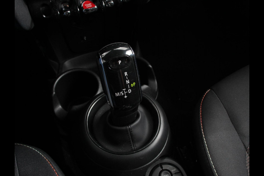 MINI Cooper 1.5 3-Deurs 136pk Automaat Essential Trim Climate control Navigatie Cruise control LED Parkeersensoren Apple carplay/ Android Auto Lichtmetalen velgen