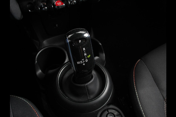 MINI Cooper 1.5 3-Deurs 136pk Automaat Essential Trim Climate control Navigatie Cruise control LED Parkeersensoren Apple carplay/ Android Auto Lichtmetalen velgen