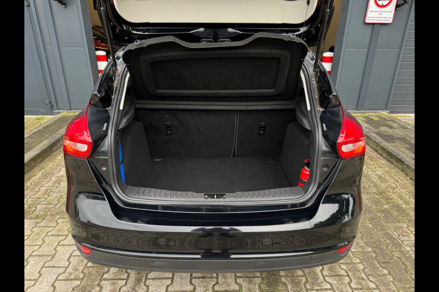 Ford Focus 1.0 Lease Edition / NWE DISTR.RIEM !! / VOORRUITVERW. / ALL-SEASON / CRUISE / BLUET. / CARPLAY / PRIVACY GLASS / '16 !