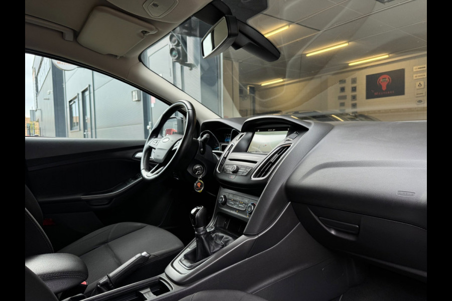 Ford Focus 1.0 Lease Edition / NWE DISTR.RIEM !! / VOORRUITVERW. / ALL-SEASON / CRUISE / BLUET. / CARPLAY / PRIVACY GLASS / '16 !