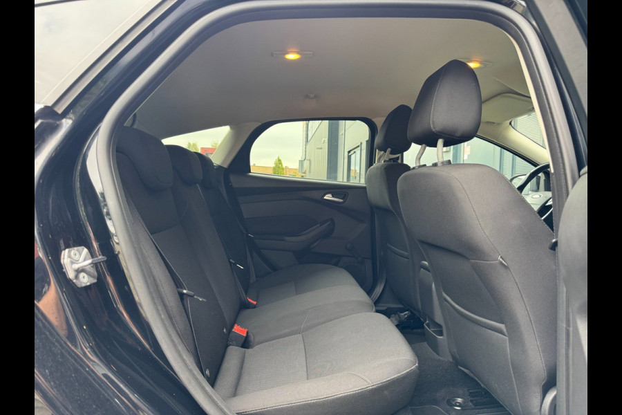 Ford Focus 1.0 Lease Edition / NWE DISTR.RIEM !! / VOORRUITVERW. / ALL-SEASON / CRUISE / BLUET. / CARPLAY / PRIVACY GLASS / '16 !