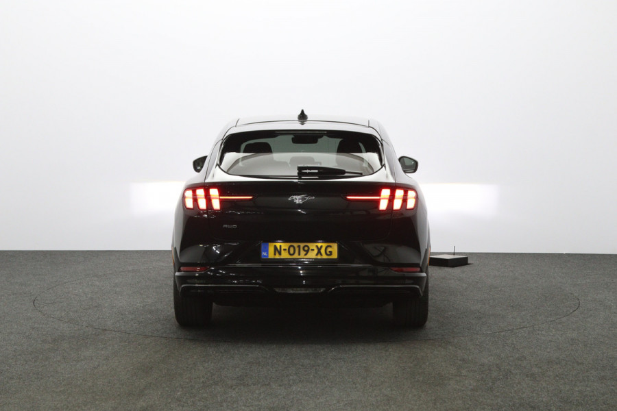 Ford Mustang Mach-E AWD 75 kWh 270 PK, SOH 95 %, Leder, Memory, Adap. Cruise Control, Winterpakket, Carplay, Camera