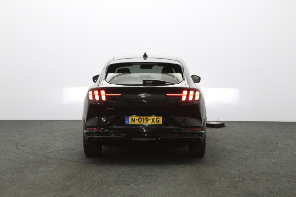 Ford Mustang Mach-E AWD 75 kWh 270 PK, SOH 95 %, Leder, Memory, Adap. Cruise Control, Winterpakket, Carplay, Camera