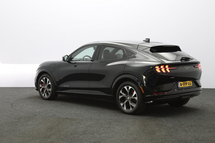 Ford Mustang Mach-E AWD 75 kWh 270 PK, SOH 95 %, Leder, Memory, Adap. Cruise Control, Winterpakket, Carplay, Camera