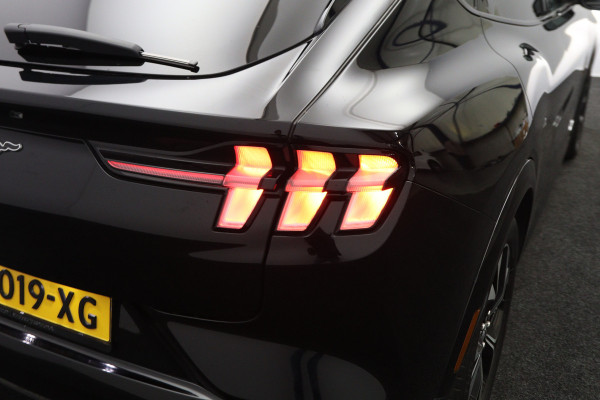 Ford Mustang Mach-E AWD 75 kWh 270 PK, SOH 95 %, Leder, Memory, Adap. Cruise Control, Winterpakket, Carplay, Camera